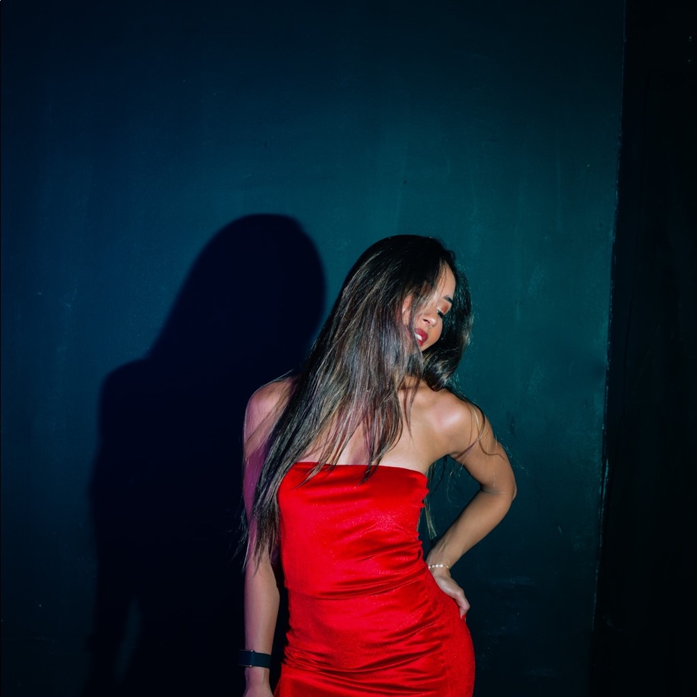 Pretty little thing Red velvet mini dress - Picture 7 of 8